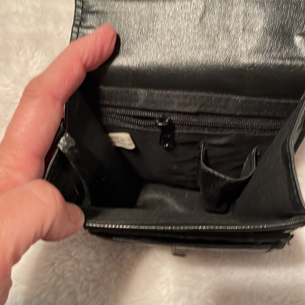 Black vegan leather cross body bag - Picture 6 of 16